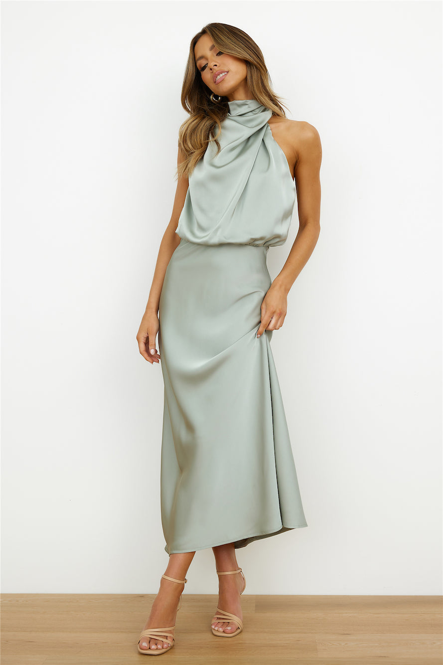 Elianna - Elegant midi-kjole med asymmetrisk utringning